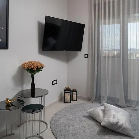 شقة Luxury Penthouse Nubu Murvica (Policnik)